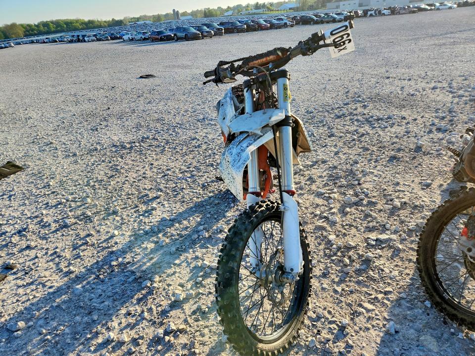 2022 Ktm 250 VIN VBKSXK433NM165799 COPART salvage auction — BURN, Mi - Certificate Of Title, sold $775 on 2026-07-02 (photo 2)