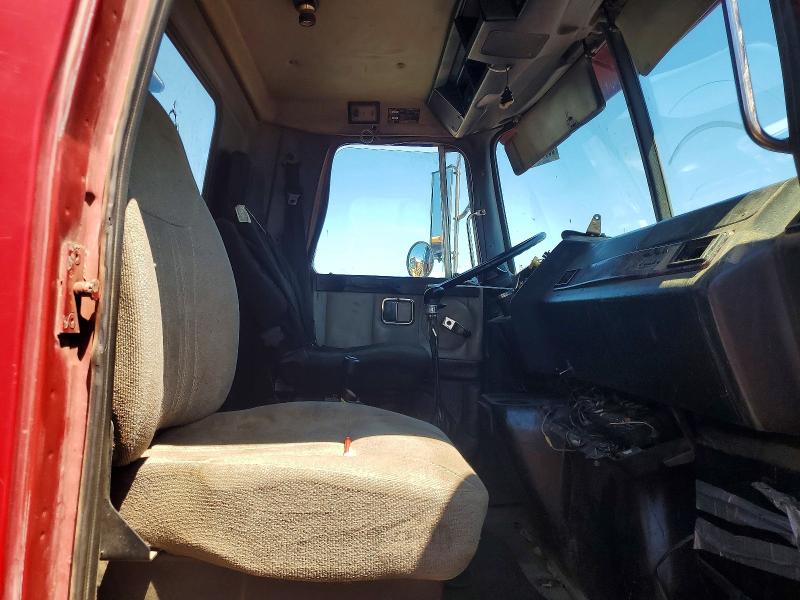 2000 Volvo Convention VIN 4V5JC2UF6YN869285 COPART salvage auction — MINOR DENT/SCRATCHES, Va - Certificate Of Title, sold $11,500 on 2026-07-08 (photo 5)