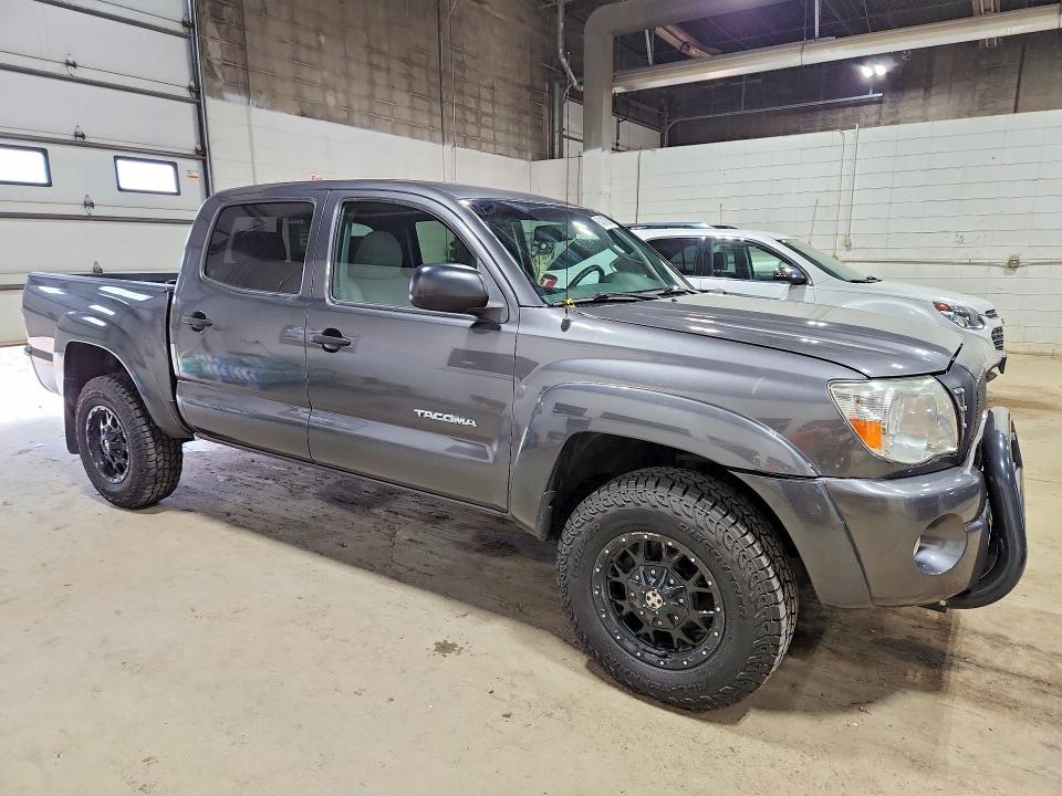 2011 Toyota Tacoma VIN 3TMLU4EN0BM064472 COPART salvage auction — MINOR DENT/SCRATCHES, MN - CERTIFICATE OF TITLE, sold $7,200 on 2026-07-09 (photo 4)