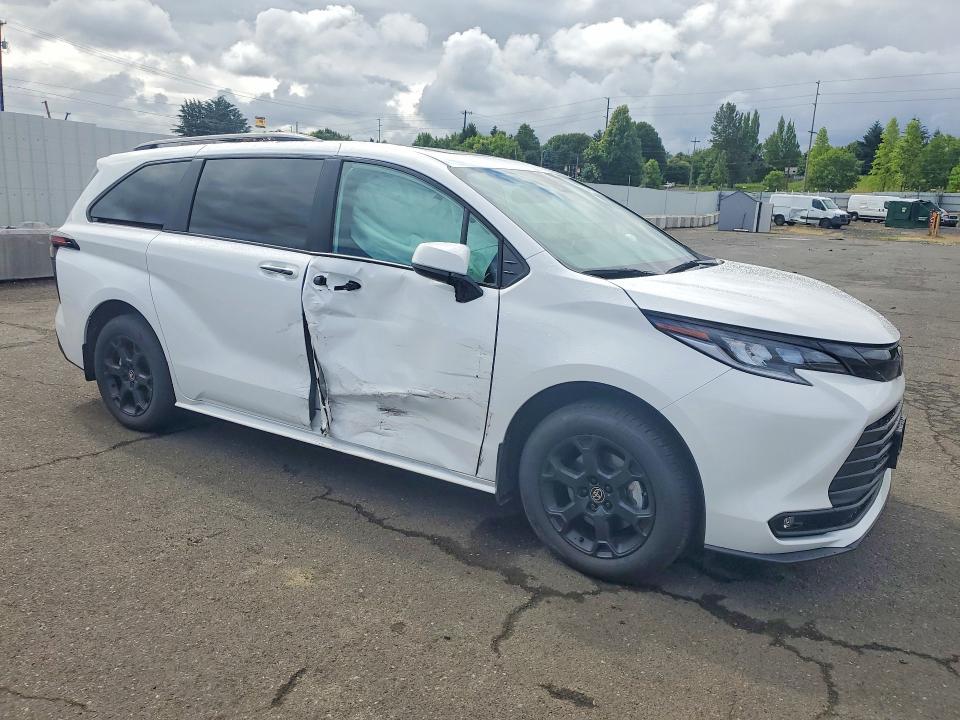 2026 Toyota Sienna VIN 5TDCSKFC7TS244914 COPART salvage auction — SIDE, Or - Salvage Title Certificate, sold $20,300 on 2026-07-27 (photo 4)
