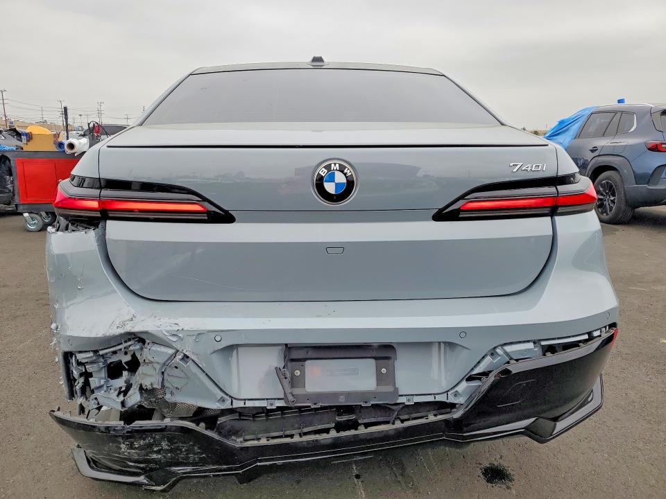 2025 BMW 7er VIN WBA23EH04SCV01621 COPART salvage auction — REAR END, Ca - Salvage Certificate, sold $53,000 on 2026-08-12 (photo 6)