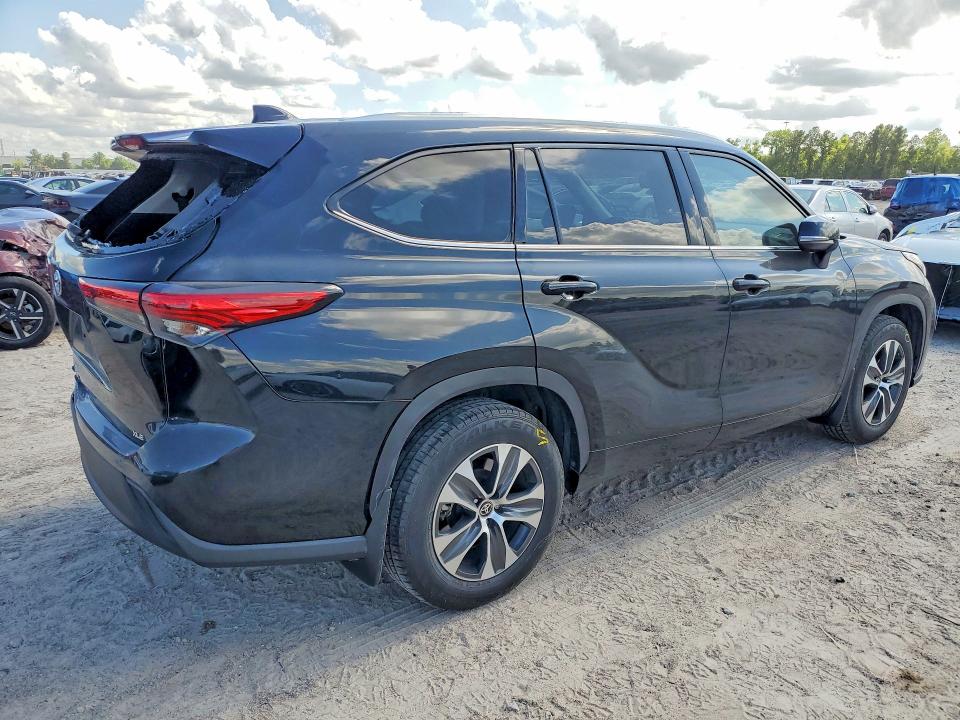 2021 Toyota VIN 5TDGZRAHXMS520089 COPART salvage auction — REAR END, Tx - Salvage Vehicle Title, sold $16,500 on 2026-07-24 (photo 3)