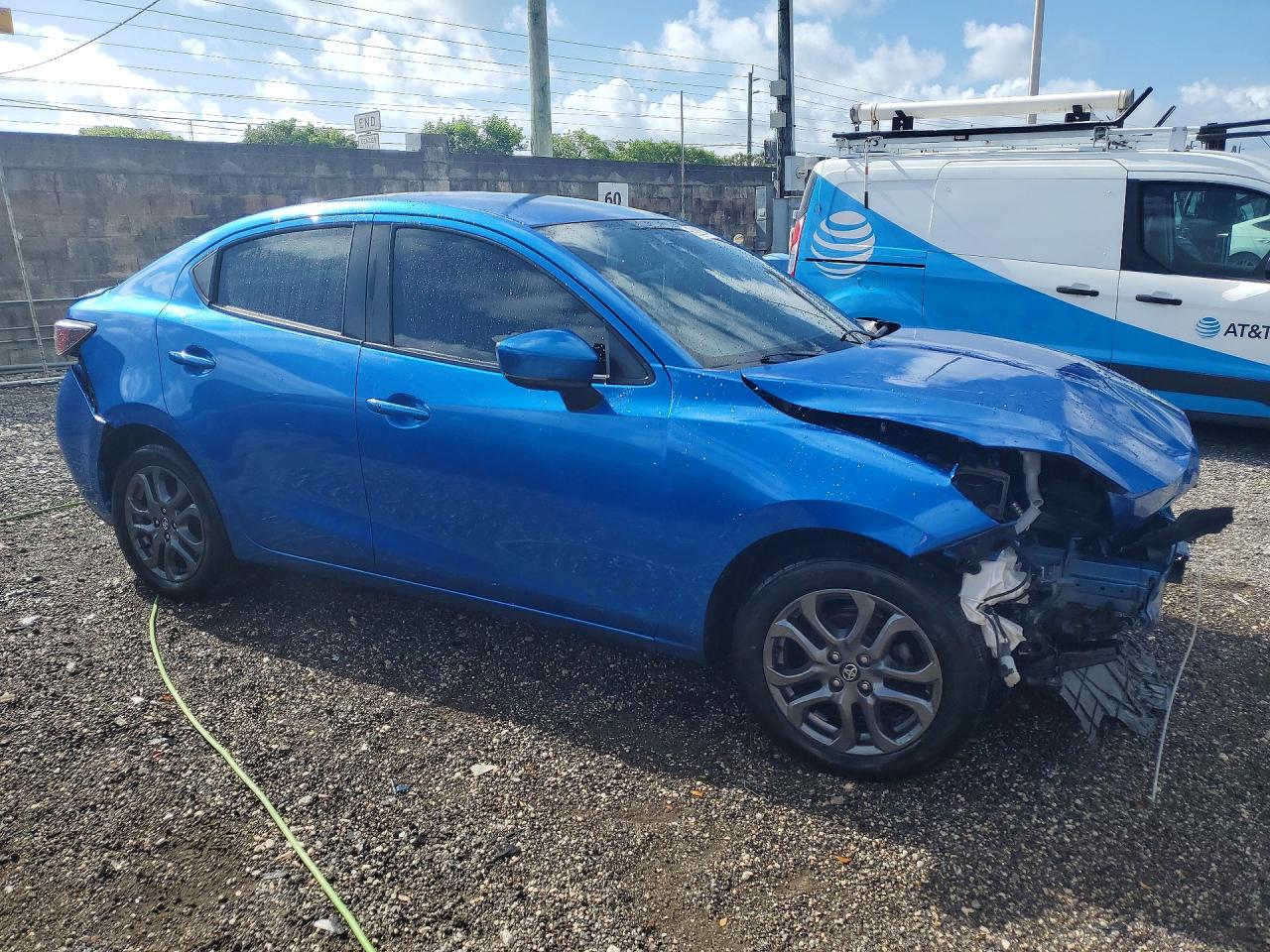 2020 Toyota Yaris VIN 3MYDLBYV0LY711682 COPART salvage auction — Front End, FL - CERT OF TITLE-REBUILT, sold $1,450 on 2026-07-07 (photo 4)