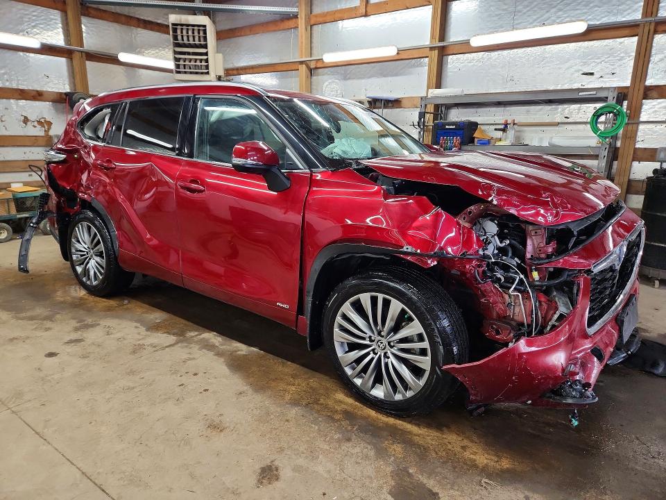 2022 Toyota Highlander VIN 5TDEBRCH8NS073482 COPART salvage auction — FRONT END, Il - Salvage Certificate, sold $6,700 on 2026-07-06 (photo 4)