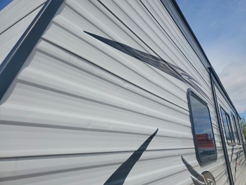 2018 Jaco jay flight VIN 1UJBJ0BT9J17T0286 COPART salvage auction — HAIL, IA - CERTIFICATE OF TITLE, sold $8,500 on 2026-07-07 (photo 9)