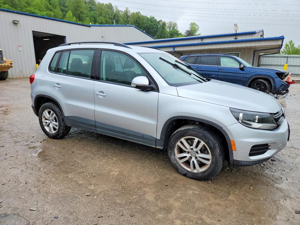 2017 Volkswagen VIN WVGBV7AX3HK013626 COPART salvage auction — MINOR DENT/SCRATCHES, Wv - Certificate Of Title (P), sold $3,800 on 2026-07-28 (photo 4)