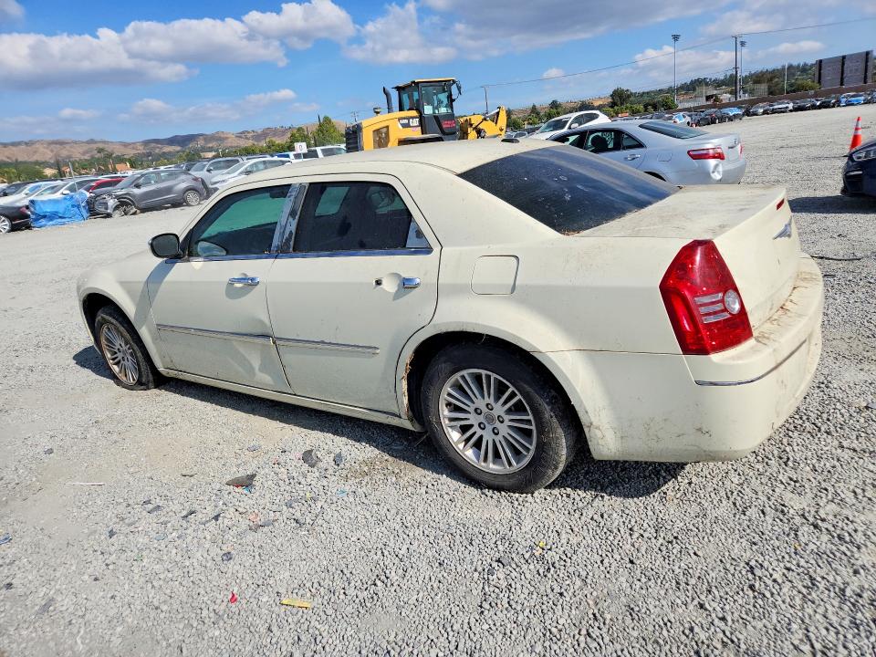 2010 Chrysler 300 VIN 2C3CA5CV3AH325841 COPART salvage auction — MINOR DENT/SCRATCHES, CA - DIS/DLR/EXP APP FOR DUP CLEAN, sold $200 on 2026-07-08 (photo 2)