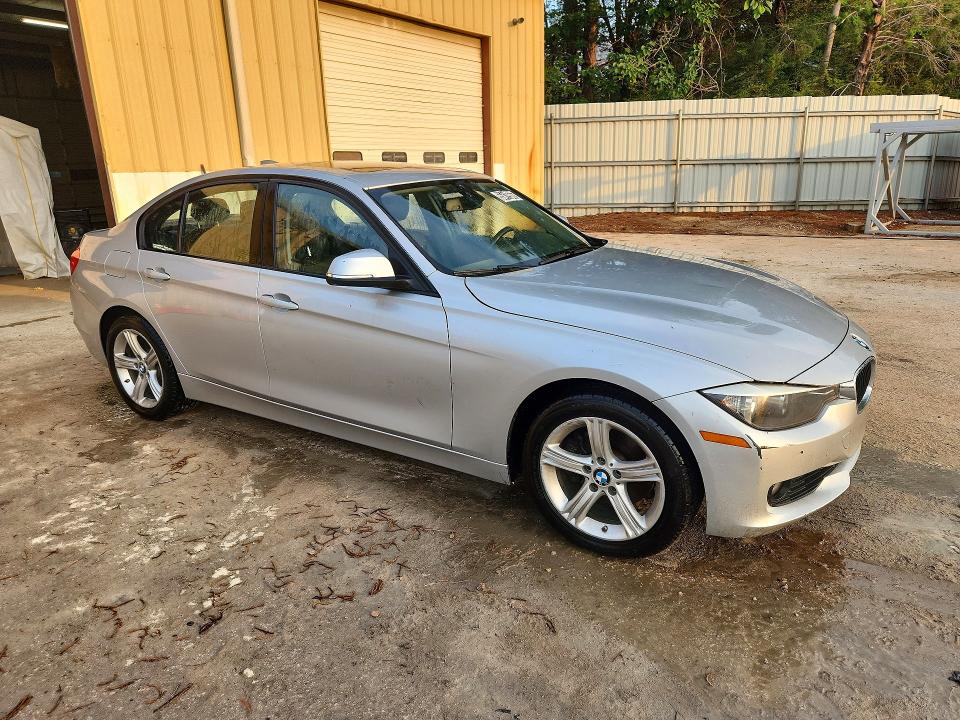 2014 BMW 3 series VIN WBA3B3G50ENR82310 COPART salvage auction — MINOR DENT/SCRATCHES, NC - DEALER ONLY CLEAN TITLE, sold $625 on 2026-07-09 (photo 4)