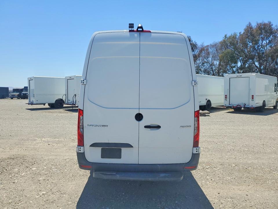 2019 Mercedes-benz Sprinter VIN WD4PF1CD1KP070284 COPART salvage auction — MINOR DENT/SCRATCHES, Ca - Dis/Dlr/Exp Only Clean Title, sold $9,750 on 2026-07-07 (photo 6)