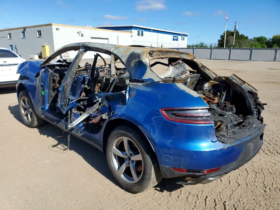 2017 Porsche Macan VIN WP1AA2A53HLB06085 COPART salvage auction — BURN, ON - PERMIT NO BRAND - UNFIT, sold $300 on 2026-07-30 (photo 2)