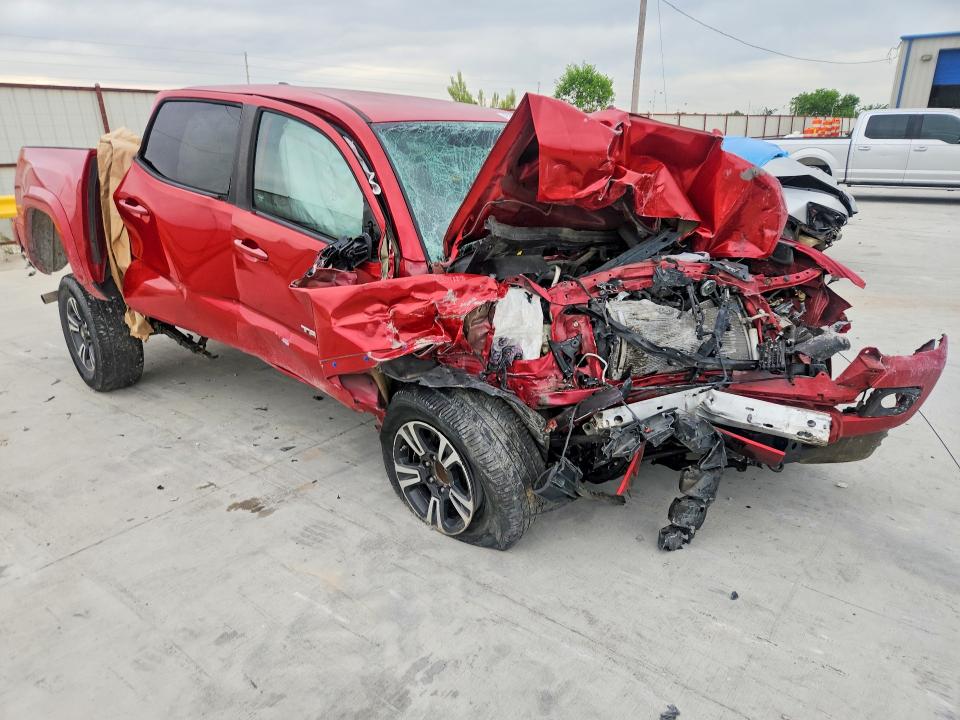 2017 Toyota Tacoma VIN 3TMAZ5CN4HM043943 COPART salvage auction — ALL OVER, Tx - Salvage Vehicle Title, sold $1,450 on 2026-07-03 (photo 4)
