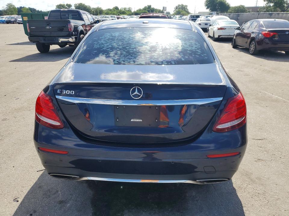 2017 Mercedes-benz E-klasse VIN WDDZF4JB2HA042694 COPART salvage auction — MINOR DENT/SCRATCHES, Fl - Certificate Of Title, sold $6,000 on 2026-07-18 (photo 6)