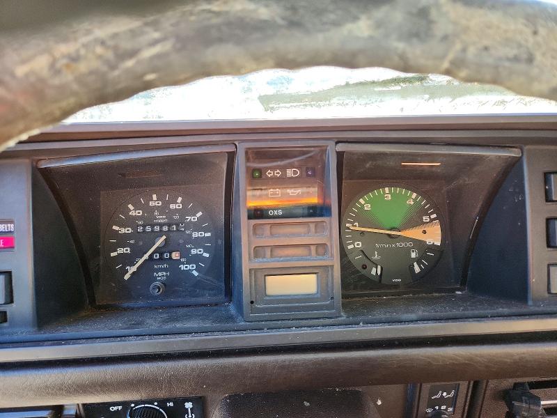 1985 Volkswagen Vanagon VIN WV2ZB0254FH006373 COPART salvage auction — MINOR DENT/SCRATCHES, WA - CERT OF OWNERSHIP-REBUILT, sold $1,800 on 2026-07-17 (photo 9)