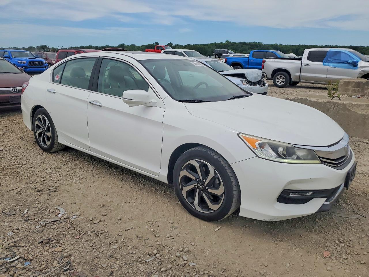 2016 Honda Accord VIN 1HGCR2F76GA030015 COPART salvage auction — Hail, KS - CERT OF TITLE-SALVAGE, sold $4,350 on 2026-07-07 (photo 4)