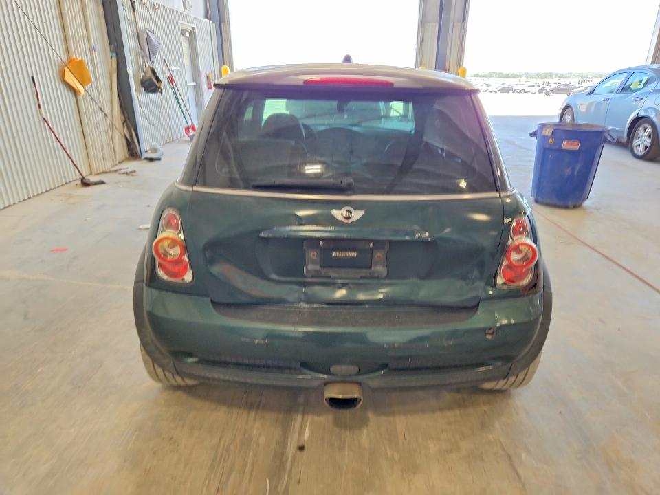 2005 Mini Cooper VIN WMWRE33535TL12608 COPART salvage auction — REAR END, Ne - Cert Of Title-Salvage, sold $900 on 2026-08-11 (photo 6)