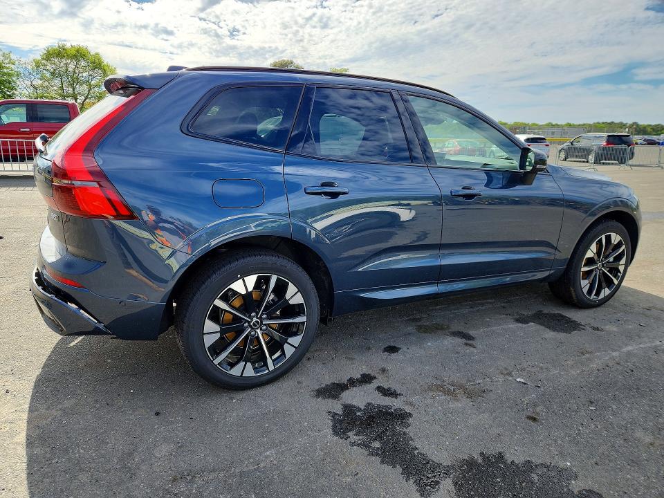 2026 Volvo Xc60 VIN YV4M12RC8T1485734 COPART salvage auction — WATER/FLOOD, Va - Cert Of Title-Salvage Water, sold $17,500 on 2026-07-08 (photo 3)