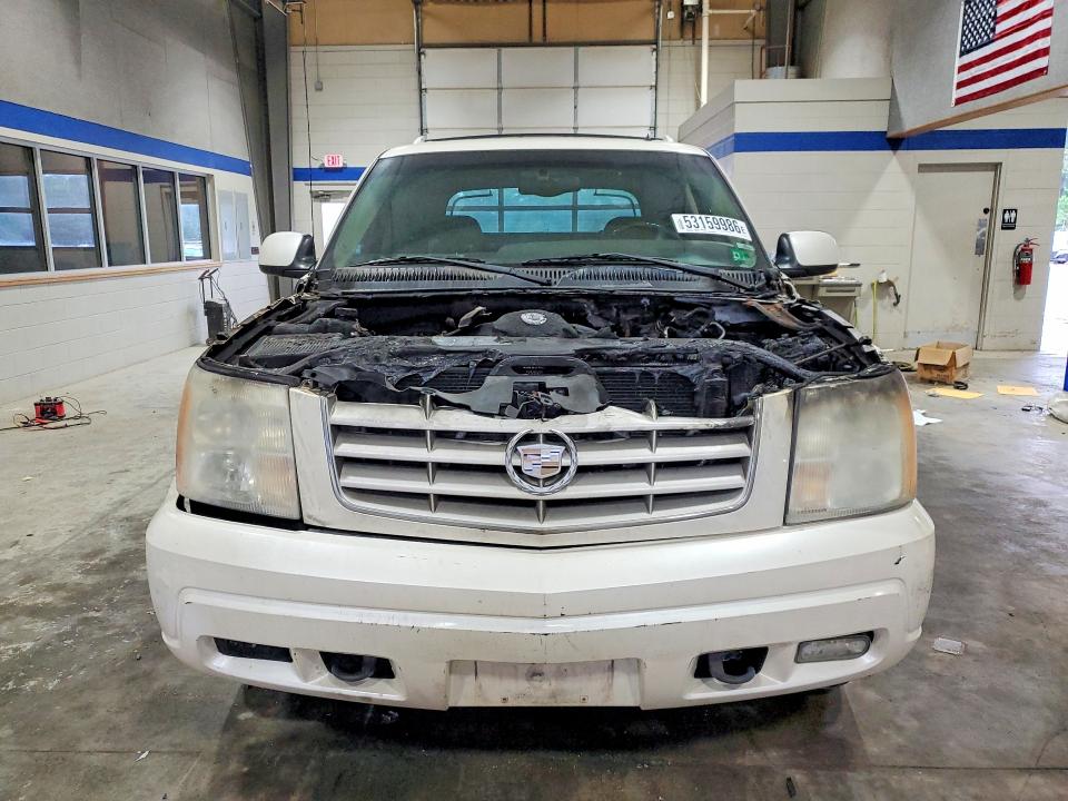 2002 Cadillac Escalade ext VIN 3GYEK63N52G236503 COPART salvage auction — ENGINE BURN, Va - Cert Of Title - Salvage, sold $800 on 2026-07-02 (photo 5)