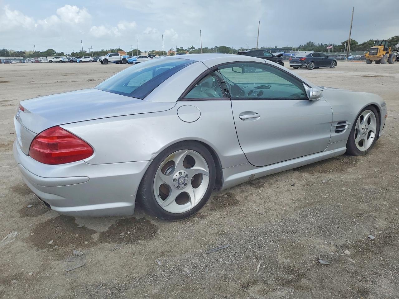 2004 Mercedes-Benz SL-Class VIN WDBSK75F04F065151 COPART salvage auction — Minor Dent/Scratches, FL - CERT OF TITLE-REBUILT, sold $400 on 2026-06-30 (photo 3)