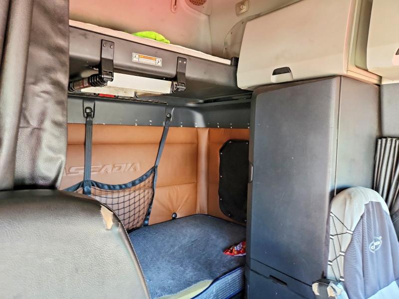 2021 Freightliner Cascadia VIN 3AKJHHDR2MSMA5374 COPART salvage auction — MECHANICAL, CA - SALVAGE CERTIFICATE, sold $6,600 on 2026-09-10 (photo 6)