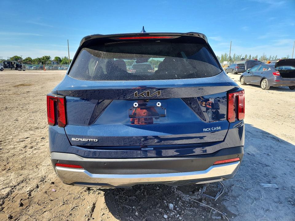 2025 Kia Sorento VIN 5XYRK4JF3SG312001 COPART salvage auction — SIDE, Fl - Cert Of Title Slvg Rebuildable, sold $5,700 on 2026-07-30 (photo 6)