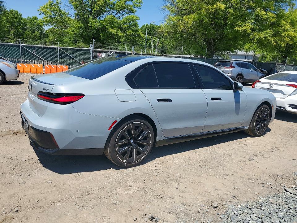 2025 BMW VIN WBA33EH03SCU66378 COPART salvage auction — SIDE, Salvage Title, sold $56,000 on 2026-07-16 (photo 3)