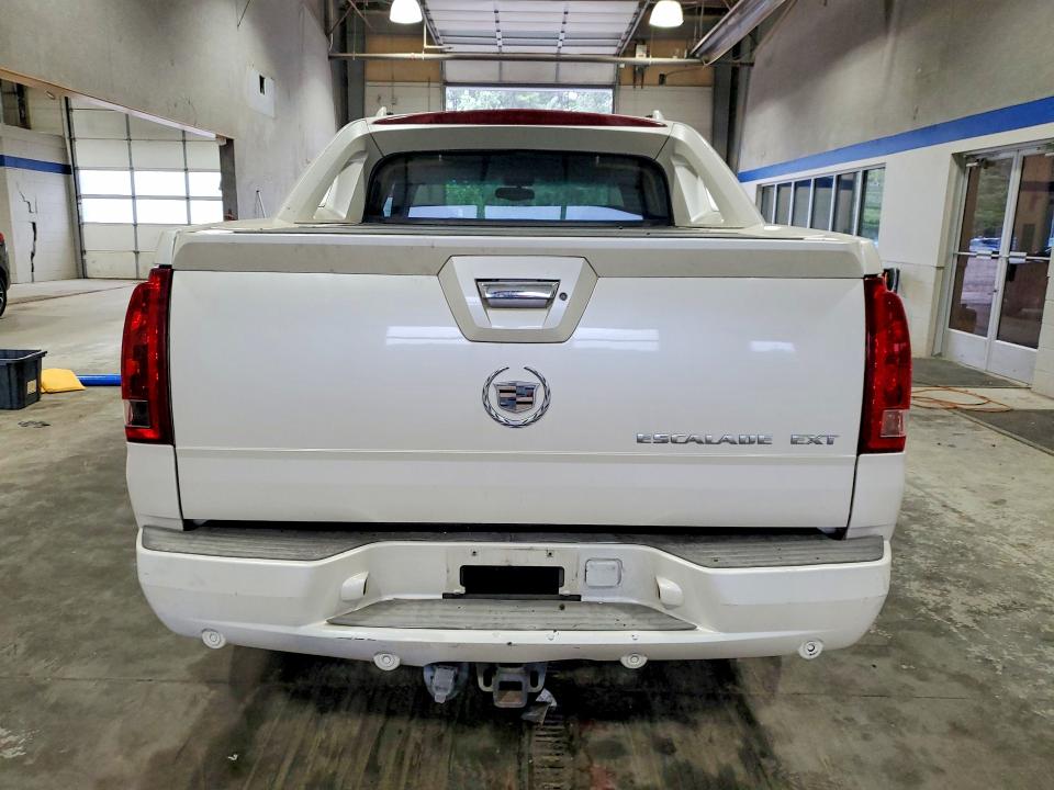 2002 Cadillac Escalade ext VIN 3GYEK63N52G236503 COPART salvage auction — ENGINE BURN, Va - Cert Of Title - Salvage, sold $800 on 2026-07-02 (photo 6)