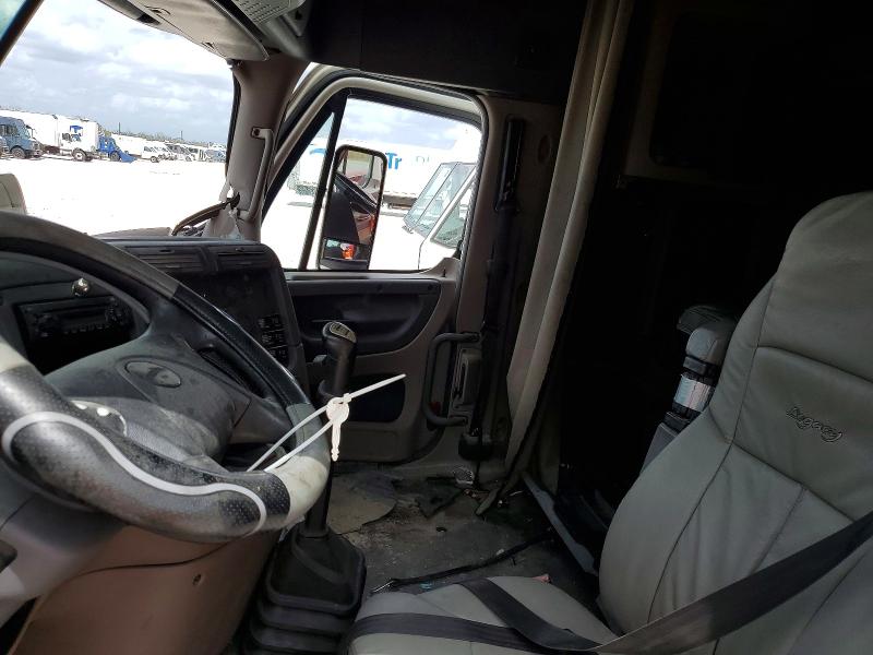 2012 Freightliner Cascadia 125 VIN 1FUJGLDR7CSBE9029 COPART salvage auction — FRONT END, FL - CERT OF TITLE SLVG REBUILDABLE, sold $15 on 2026-07-09 (photo 5)
