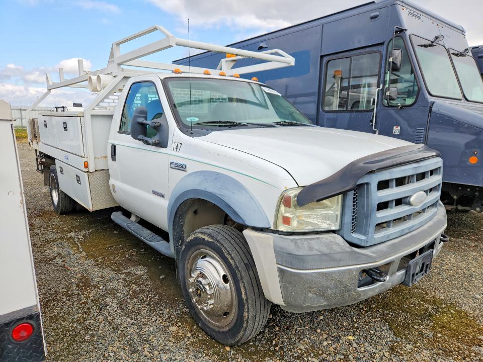 2007 Ford F550 VIN 1FDAF56PX7EA92330 COPART salvage auction — NORMAL WEAR, Ca - Dis/Dlr/Exp Only Clean Title, sold $2,250 on 2026-07-09 (photo 4)