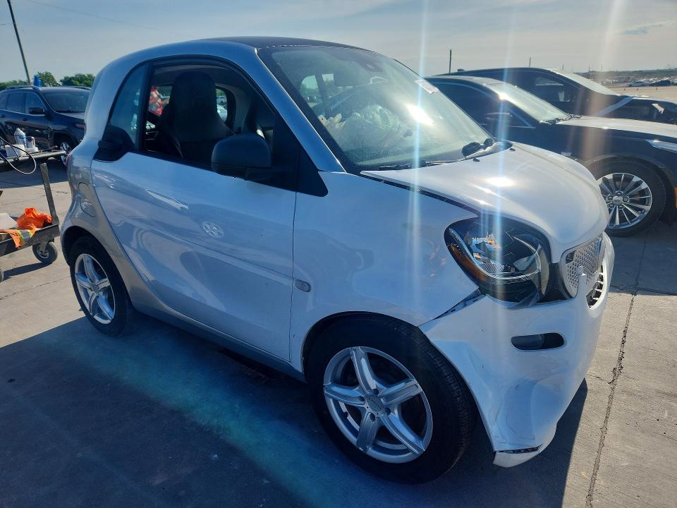 2016 Smart VIN WMEFJ5DA4GK123419 COPART salvage auction — FRONT END, Tx - Salvage Vehicle Title, sold $1,000 on 2026-08-20 (photo 4)
