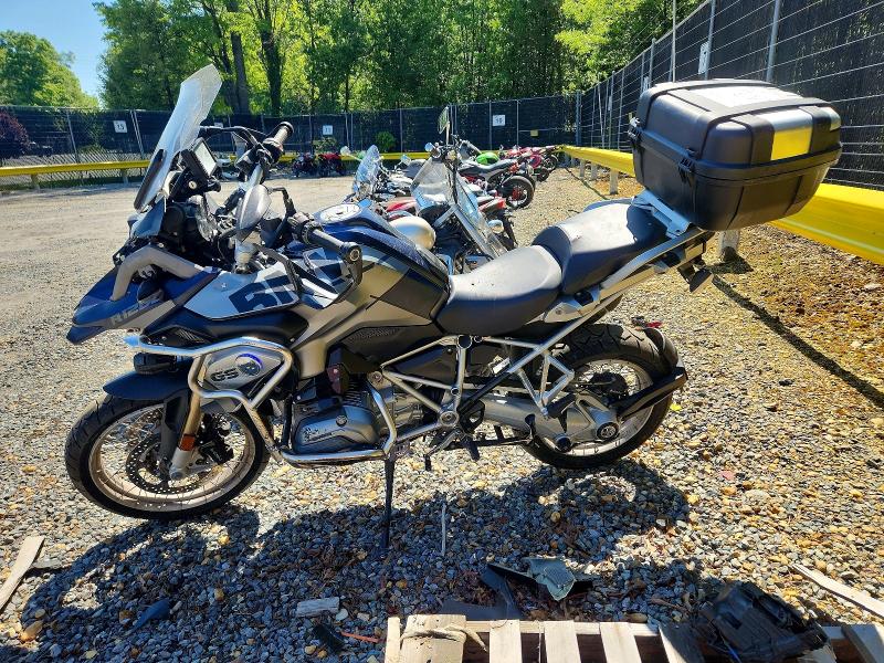 2015 BMW R 1200 VIN WB10A1102FZ187504 COPART salvage auction — REAR END, VA - CERT OF TITLE - SALVAGE, sold $2,400 on 2026-07-09 (photo 3)
