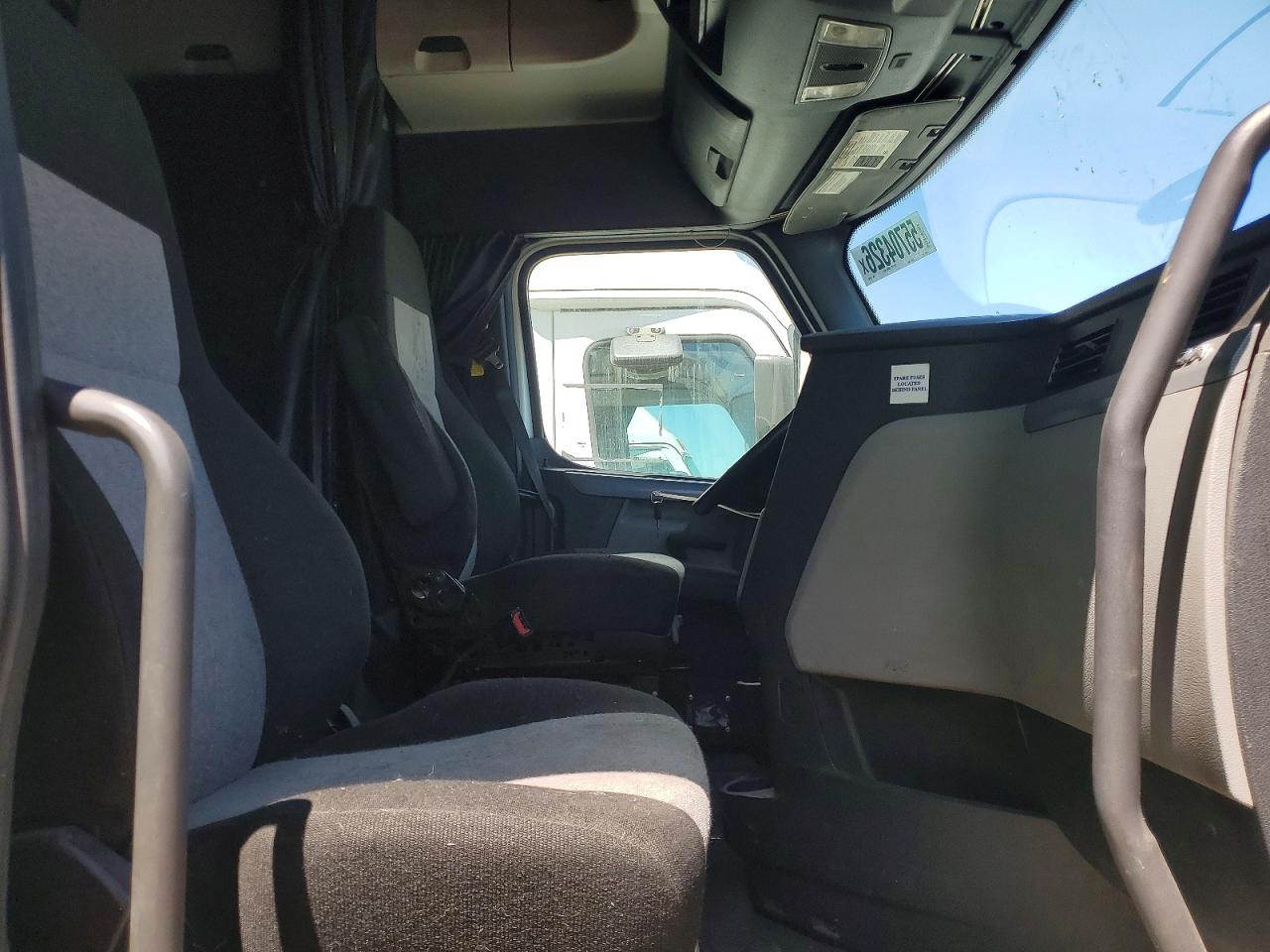2020 Freightliner Cascadia 126 VIN 3AKJHHDR5LSLP5709 COPART salvage auction — Normal Wear, PA - DIS/DLR/EXP ONLY CLEAN TITLE, sold $13,400 on 2026-07-10 (photo 5)
