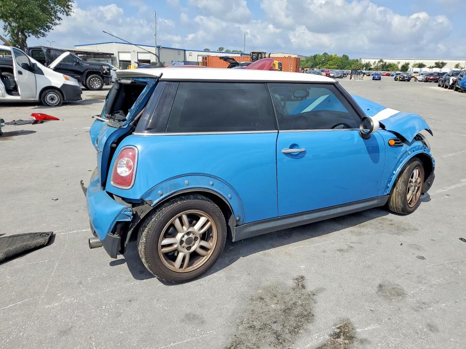 2013 Mini Cooper VIN WMWSU3C57DT687453 COPART salvage auction — REAR END, Fl - Cert Of Title Slvg Rebuildable, sold $375 on 2026-08-11 (photo 3)