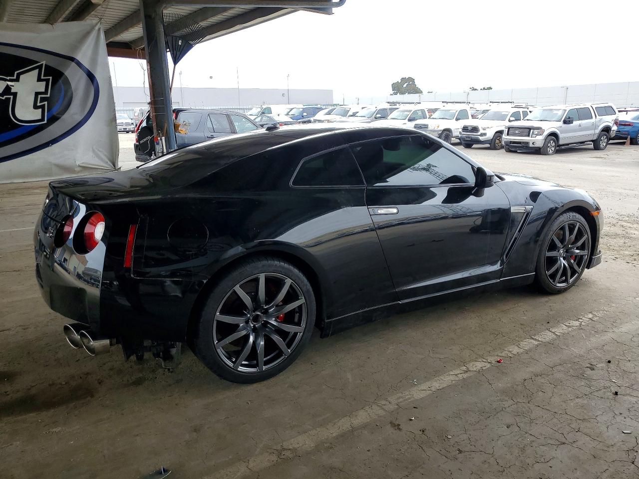 2016 Nissan Gt-r VIN JN1AR5EF6GM290562 COPART salvage auction — Vandalized, NV - SALVAGE TITLE, sold $20,100 on 2026-06-09 (photo 3)