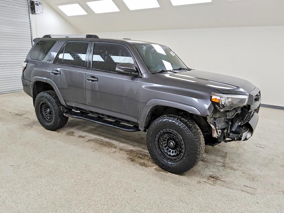 2022 Toyota 4runner VIN JTENU5JR3N6085209 COPART salvage auction — FRONT END, In - Certificate Of Title, sold $26,500 on 2026-07-16 (photo 4)