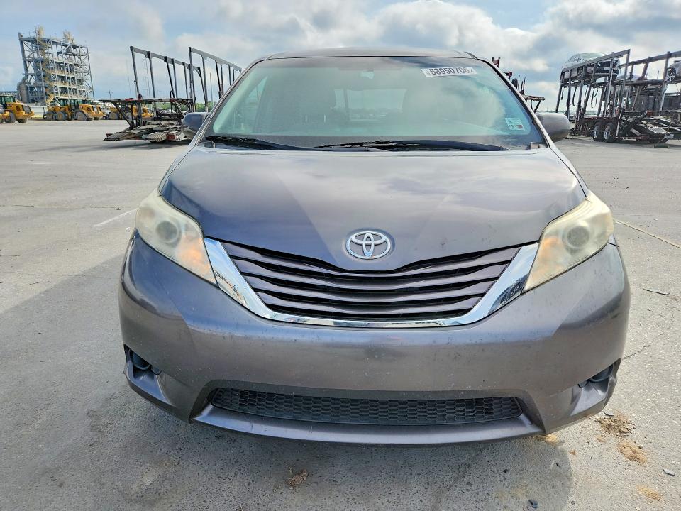 2017 Toyota VIN 5TDKZ3DC8HS841903 COPART salvage auction — MINOR DENT/SCRATCHES, La - Cert Of Title-Salvage, sold $6,600 on 2026-07-29 (photo 5)