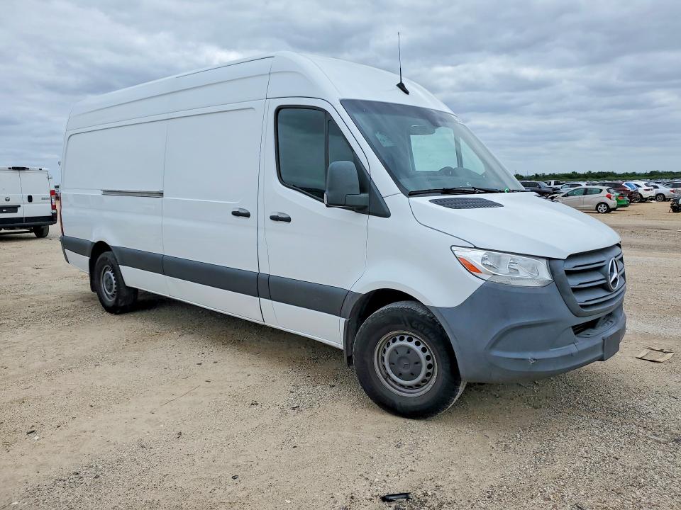2021 Mercedes-benz Sprinter 2500 VIN W1W40CHYXMT051639 COPART salvage auction — MINOR DENT/SCRATCHES, TX - CERTIFICATE OF TITLE, sold $5,900 on 2026-07-30 (photo 4)