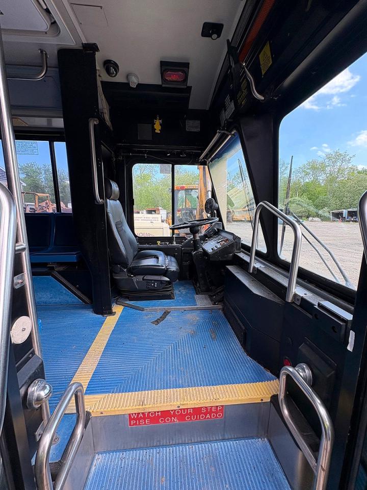 2006 Gillig Transit Bus VIN 15GCD291761112749 COPART salvage auction — Normal Wear, MA - CERTIFICATE OF TITLE (P), sold $425 on 2026-07-07 (photo 5)