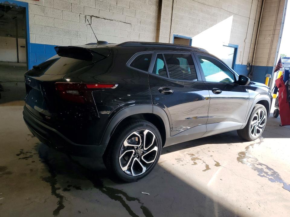 2025 Chevrolet Trax VIN KL77LJEP5SC036430 COPART salvage auction — MINOR DENT/SCRATCHES, Mi - Cert Of Title-Salvage Vehicle, sold $7,900 on 2026-08-01 (photo 3)
