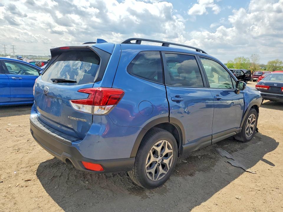 2023 Subaru Forester VIN JF2SKAEC0PH416512 COPART salvage auction — FRONT END, Il - Salvage Certificate, sold $6,600 on 2026-07-16 (photo 3)