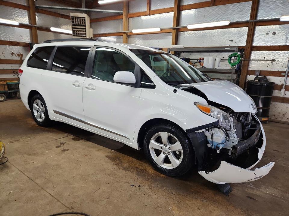 2014 Toyota Sienna VIN 5TDKK3DC3ES504300 COPART salvage auction — FRONT END, Il - Salvage Certificate, sold $4,000 on 2026-07-20 (photo 4)