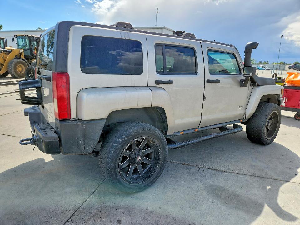 2009 Hummer H3 VIN 5GTEN13E598118296 COPART salvage auction — MINOR DENT/SCRATCHES, Ca - Dis/Dlr/Exp Only Clean Title, sold $425 on 2026-07-27 (photo 3)