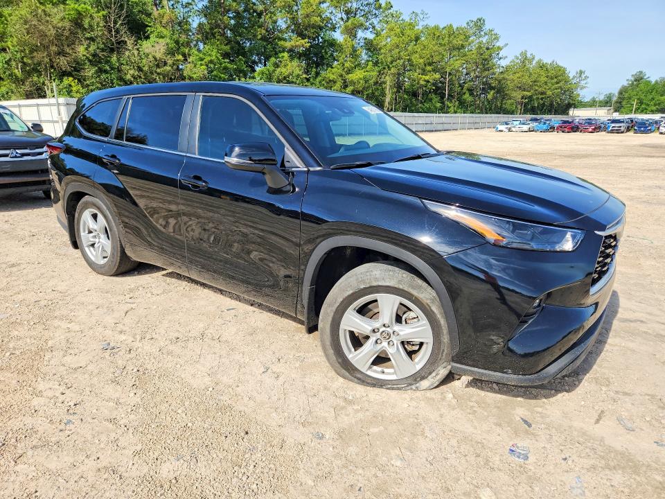 2025 Toyota Highlander VIN 5TDKDRAH7SS552410 COPART salvage auction — SIDE, Fl - Cert Of Title Slvg Rebuildable, sold $13,900 on 2026-07-17 (photo 4)