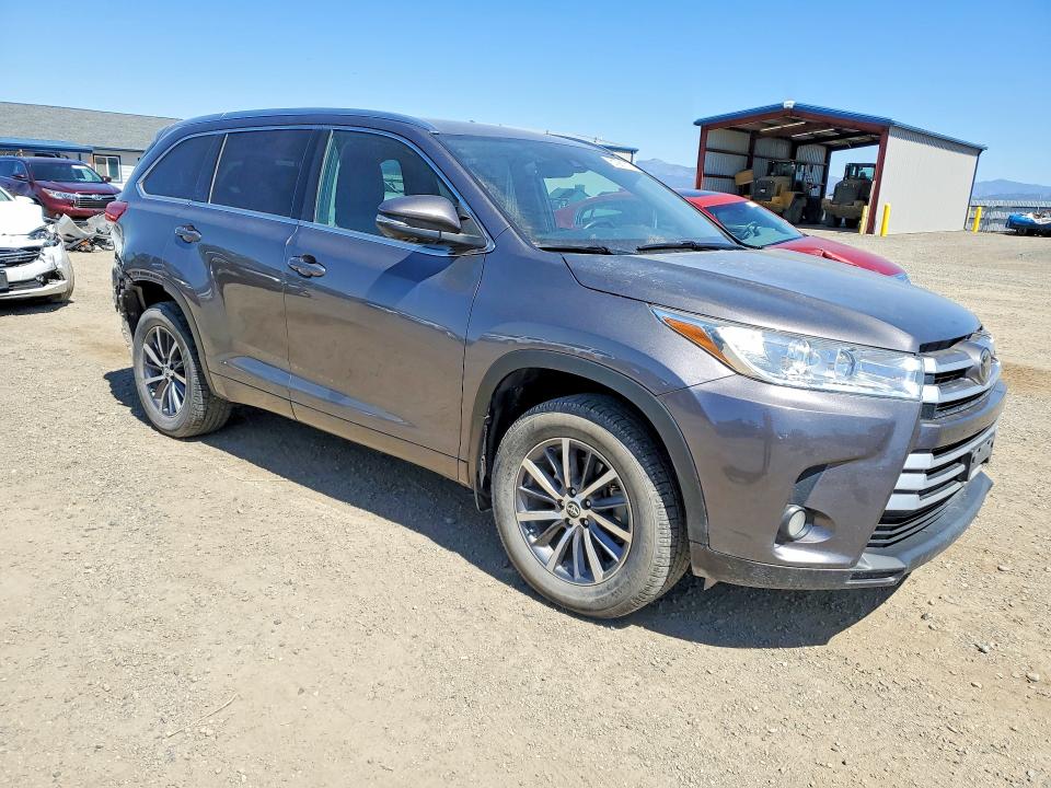 2018 Toyota Highlander VIN 5TDJZRFH5JS560574 COPART salvage auction — REAR END, Salvage Title, sold $12,300 on 2026-08-25 (photo 4)