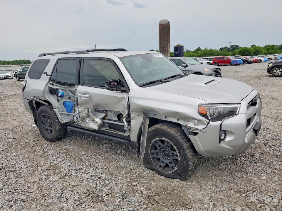 2023 Toyota 4runner VIN JTERU5JR0P6184851 COPART salvage auction — SIDE, Salvage Title, sold $19,700 on 2026-08-20 (photo 4)