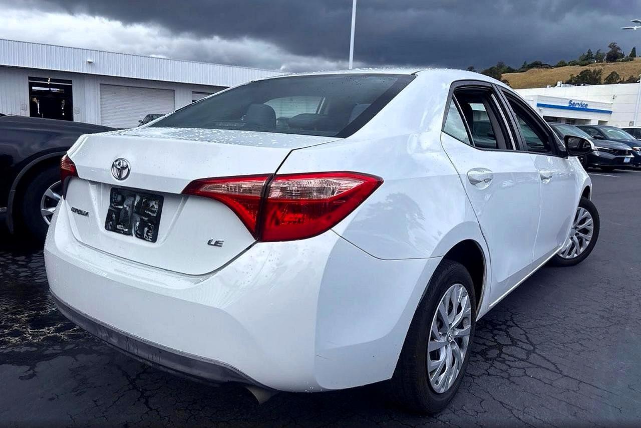 2018 Toyota Corolla VIN 5YFBURHE3JP840007 COPART salvage auction — Minor Dent/Scratches, CA - DIS/DLR/EXP ONLY CLEAN TITLE (P), sold $5,000 on 2026-06-18 (photo 4)