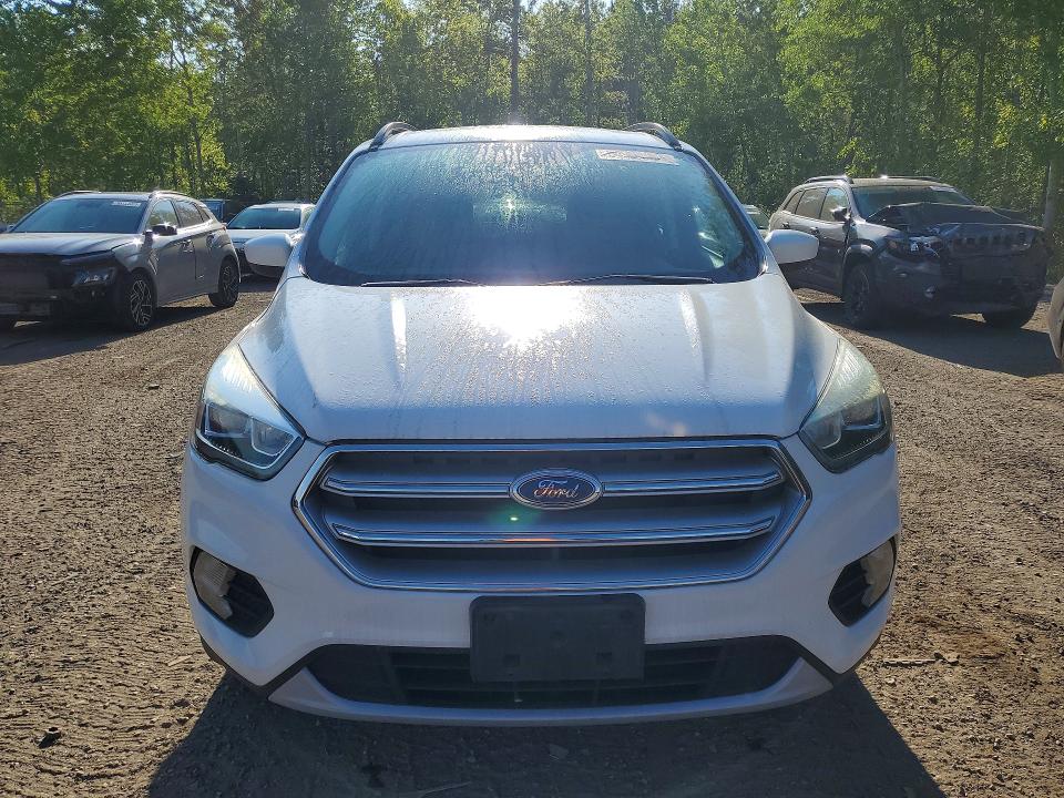 2017 Ford Escape VIN 1FMCU0GD2HUB17153 COPART salvage auction — NORMAL WEAR, ON - PERMIT NO BRAND - UNFIT, sold $1,550 on 2026-07-03 (photo 5)
