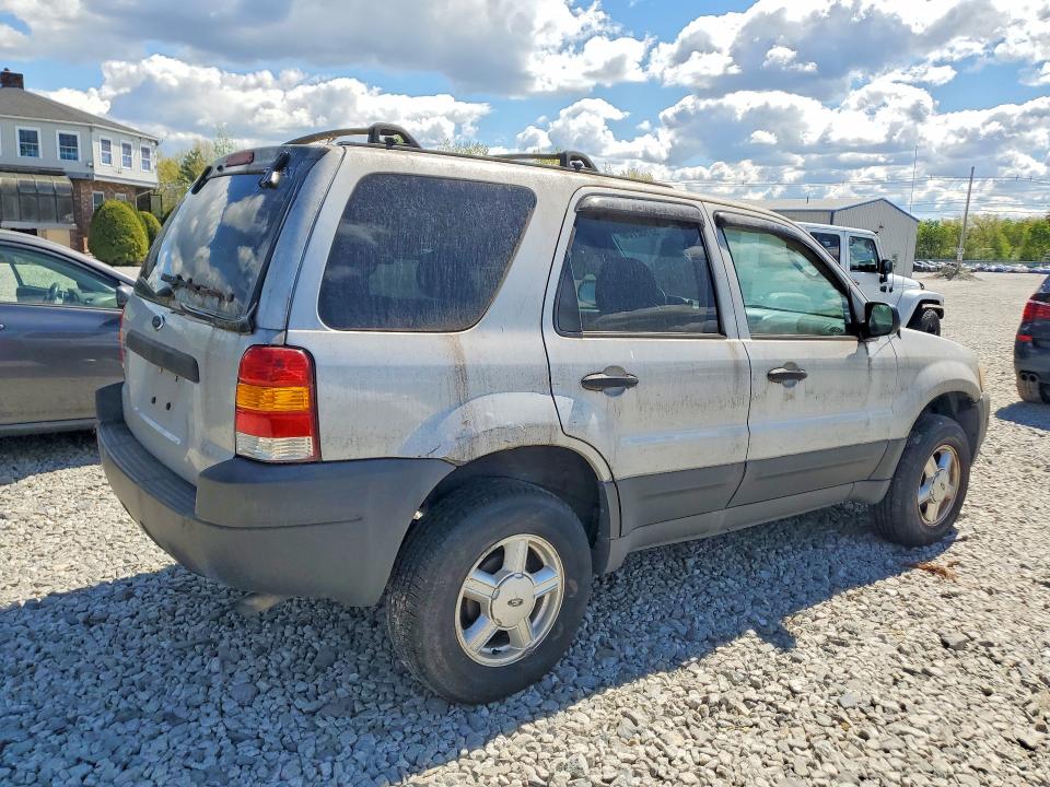 2003 Ford Escape VIN 1FMYU03143KE22028 COPART salvage auction — MINOR DENT/SCRATCHES, MA - CERT OF TITLE-RECONSTRCTD COLL, sold $425 on 2026-07-02 (photo 3)