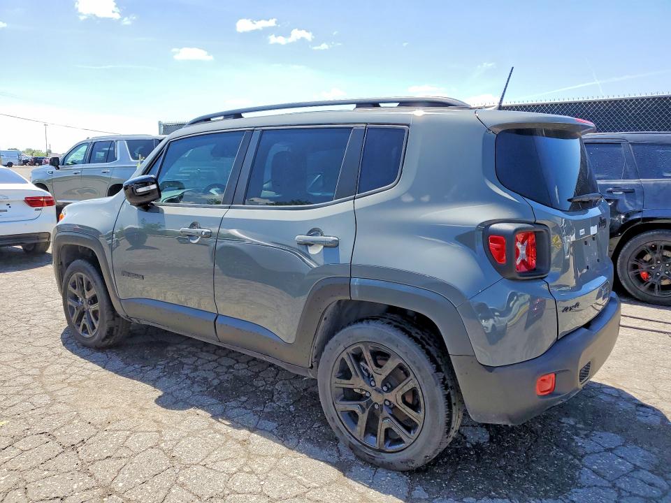 2022 Jeep Renegade VIN ZACNJDE14NPN69055 COPART salvage auction — MINOR DENT/SCRATCHES, Tx - Certificate Of Title, sold $6,500 on 2026-08-14 (photo 2)
