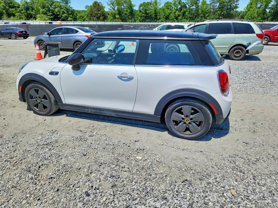 2024 Mini Cooper VIN WMW13DJ01R2V88488 COPART salvage auction — MINOR DENT/SCRATCHES, SC - CERT OF TITLE-SALVAGE, sold $8,900 on 2026-07-06 (photo 2)