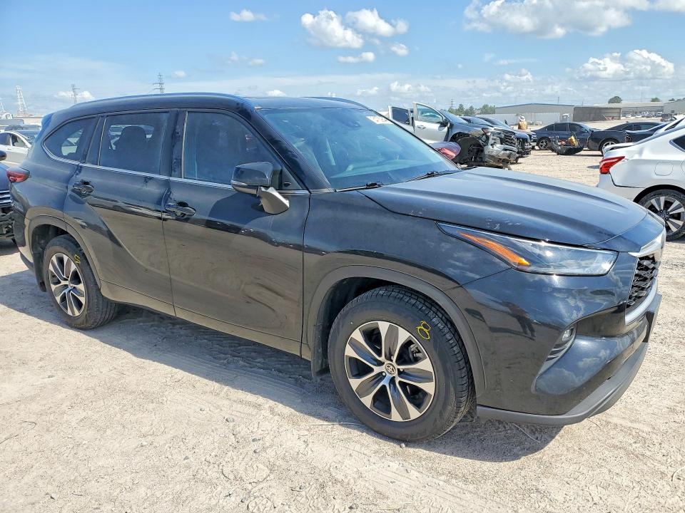 2021 Toyota VIN 5TDGZRAHXMS520089 COPART salvage auction — REAR END, Tx - Salvage Vehicle Title, sold $16,500 on 2026-07-24 (photo 4)